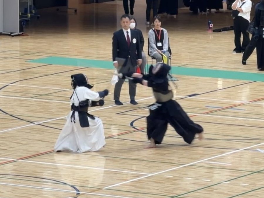 剣道交流大会で技術向上を目指す女子選手たち