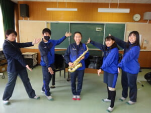サックスパートの生徒たち