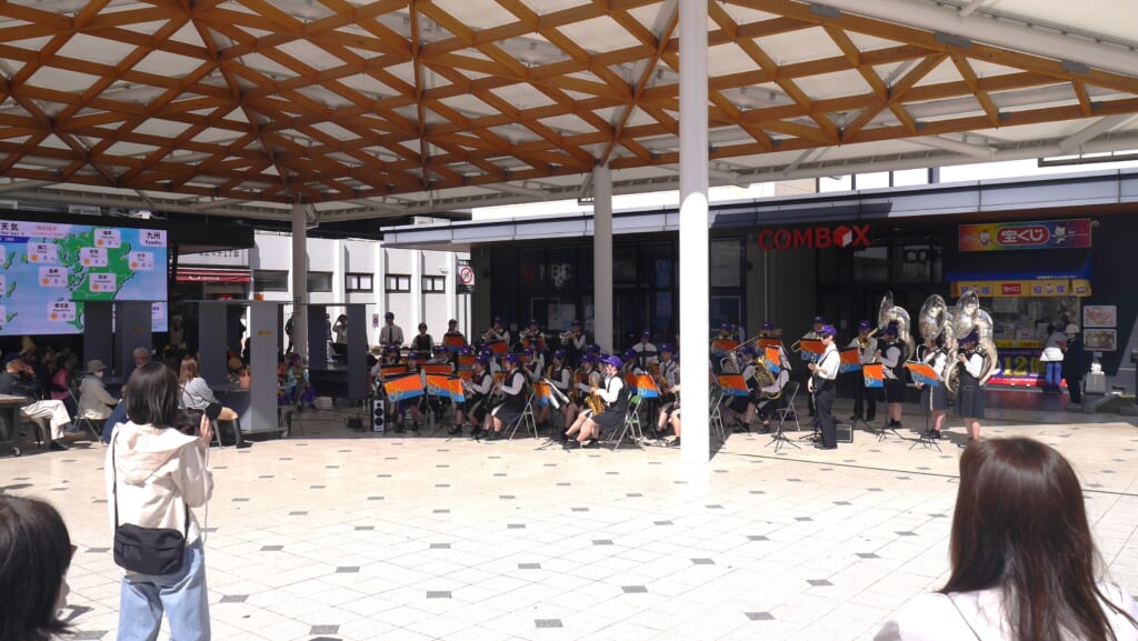 佐賀県　龍谷高等学校　吹奏楽部　花まつり演奏　佐賀市　佐賀駅