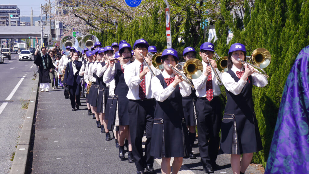 佐賀県　龍谷高等学校　吹奏楽部　花まつり演奏　佐賀市　佐賀駅