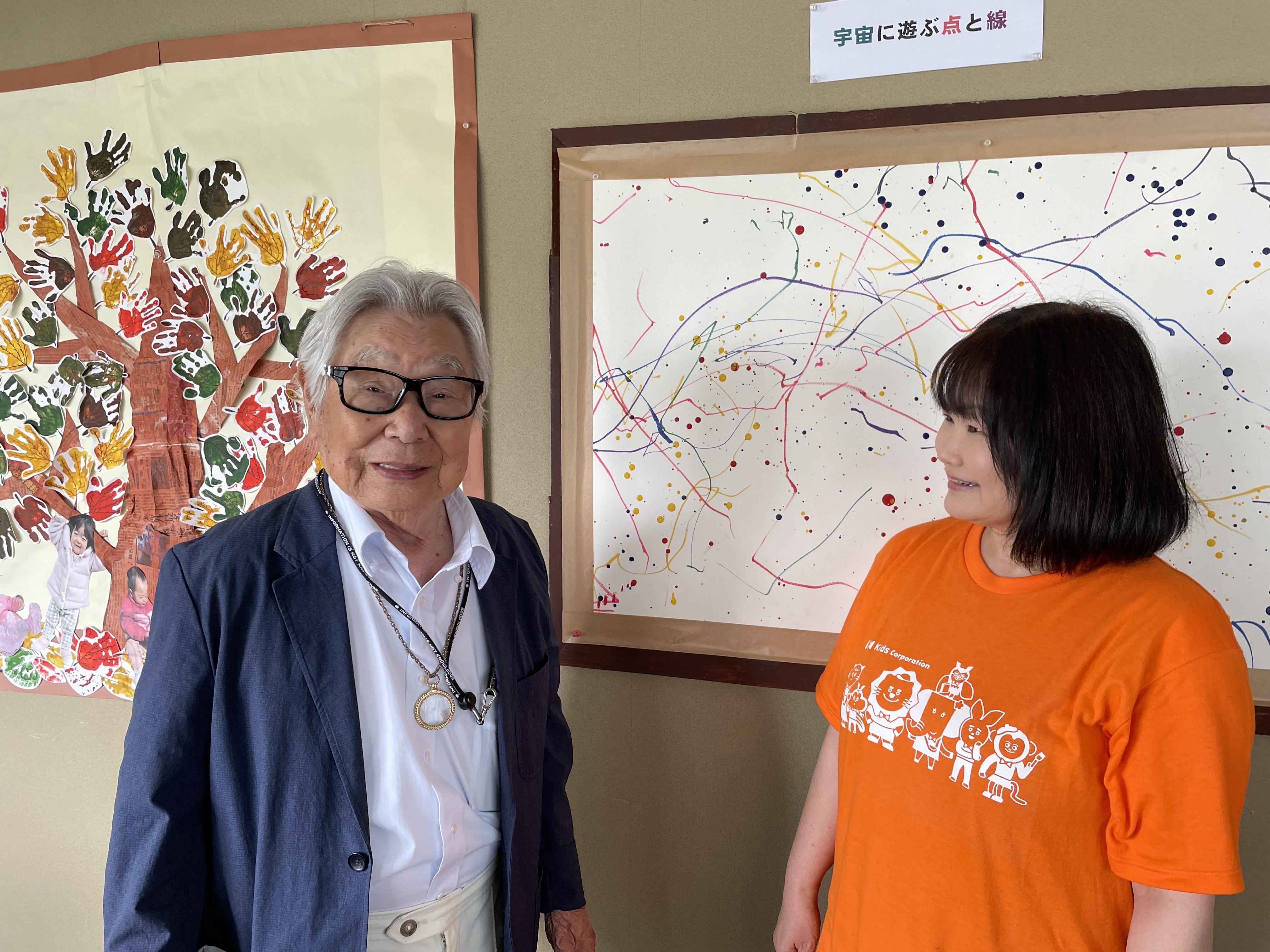 (左)画家・清﨑 博氏と(右)ひなたぼっこ園 園長 廣 幸代の写真