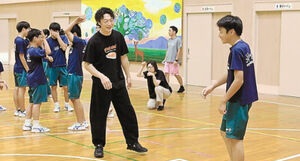 天栄中出身の俳優　和田聰宏さんら　母校で演劇、表現指導　生徒の失敗談、劇に