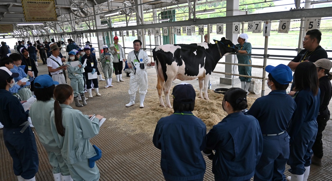 高校生「牛の見方」学ぶ　本宮