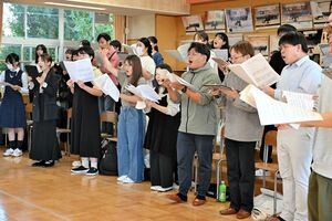 福島県合唱連盟の８０周年記念楽曲が完成　「駆けてゆく光の道を裸足で」　初演へ磨きかける　郡山で県青少年選抜合唱団
