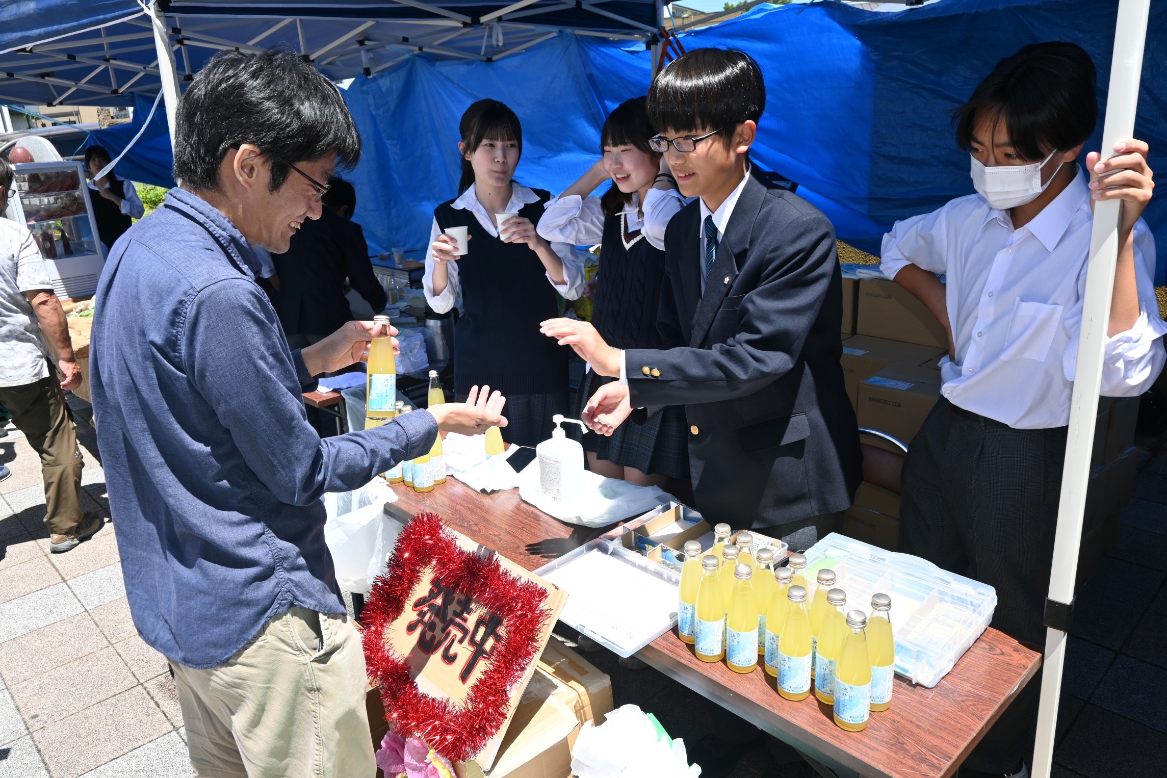 横浜の中学生サイダー販売　飯坂駅前グルメ博