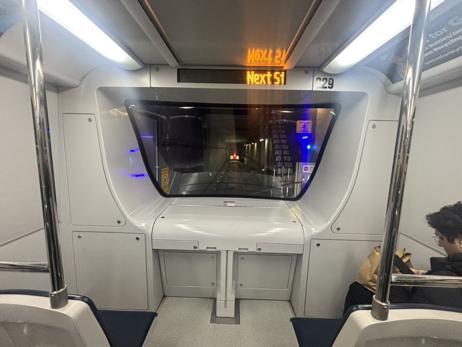 大学生のカナダ日記（２８）　電車