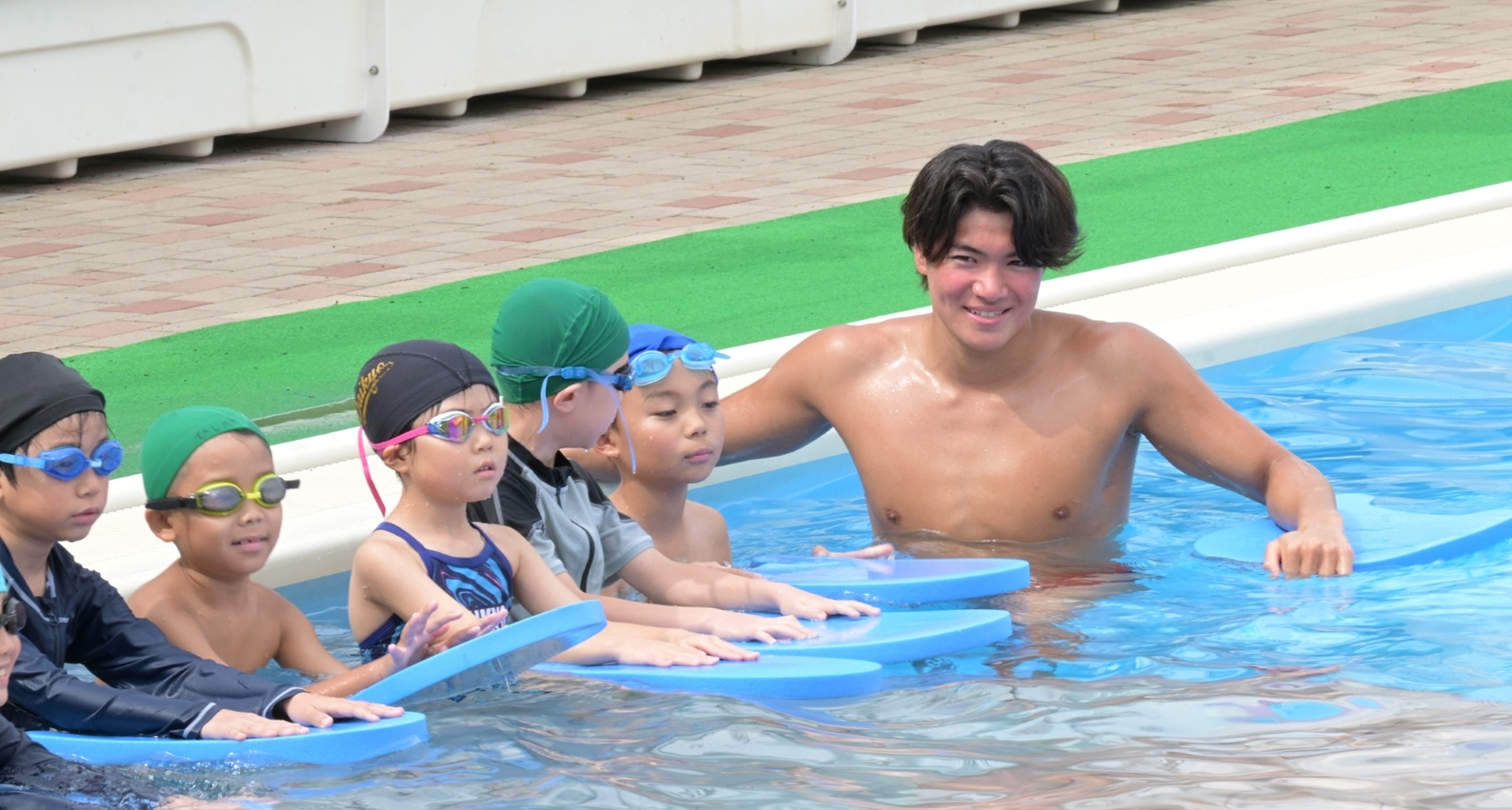 東洋大水泳部員が福島で指導　五輪メダリストも　児童生徒８０人真剣に