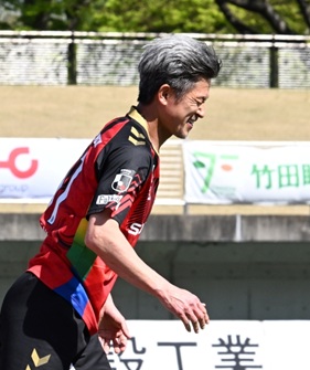 カズ５９歳５２日　スタメン出場　渾身ヘッドは枠外へ