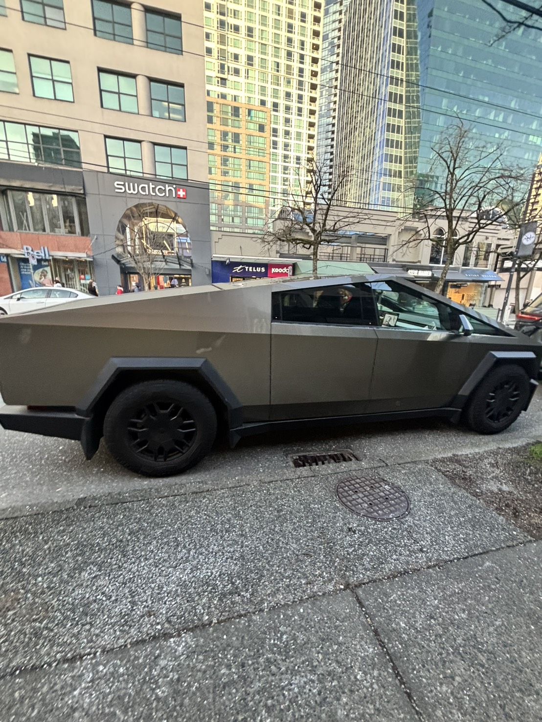 大学生のカナダ日記（４４）　変わった車