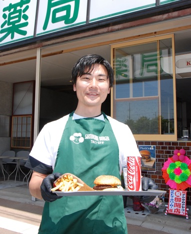 南相馬・小高にハンバーガー店　旧薬局の建物改装