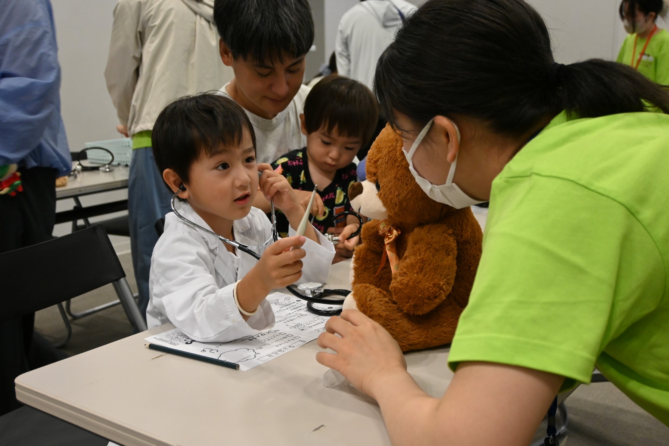 どこが悪いのかな？　子どもが診療体験やクイズ　福島医大
