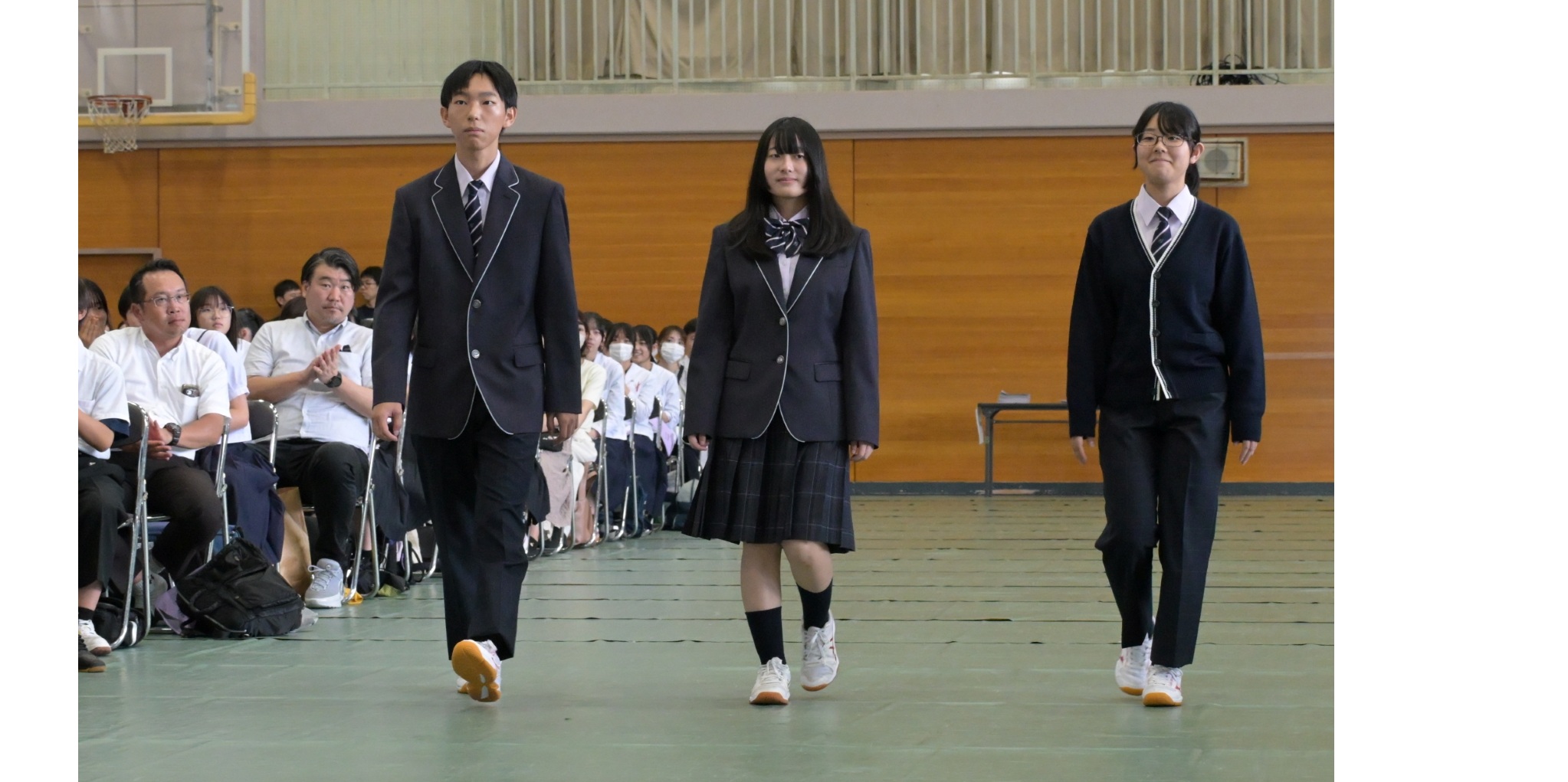 「福島学芸高」新制服を披露　来春開校の福島西・福島北統合校　学校カラー「紫」基調