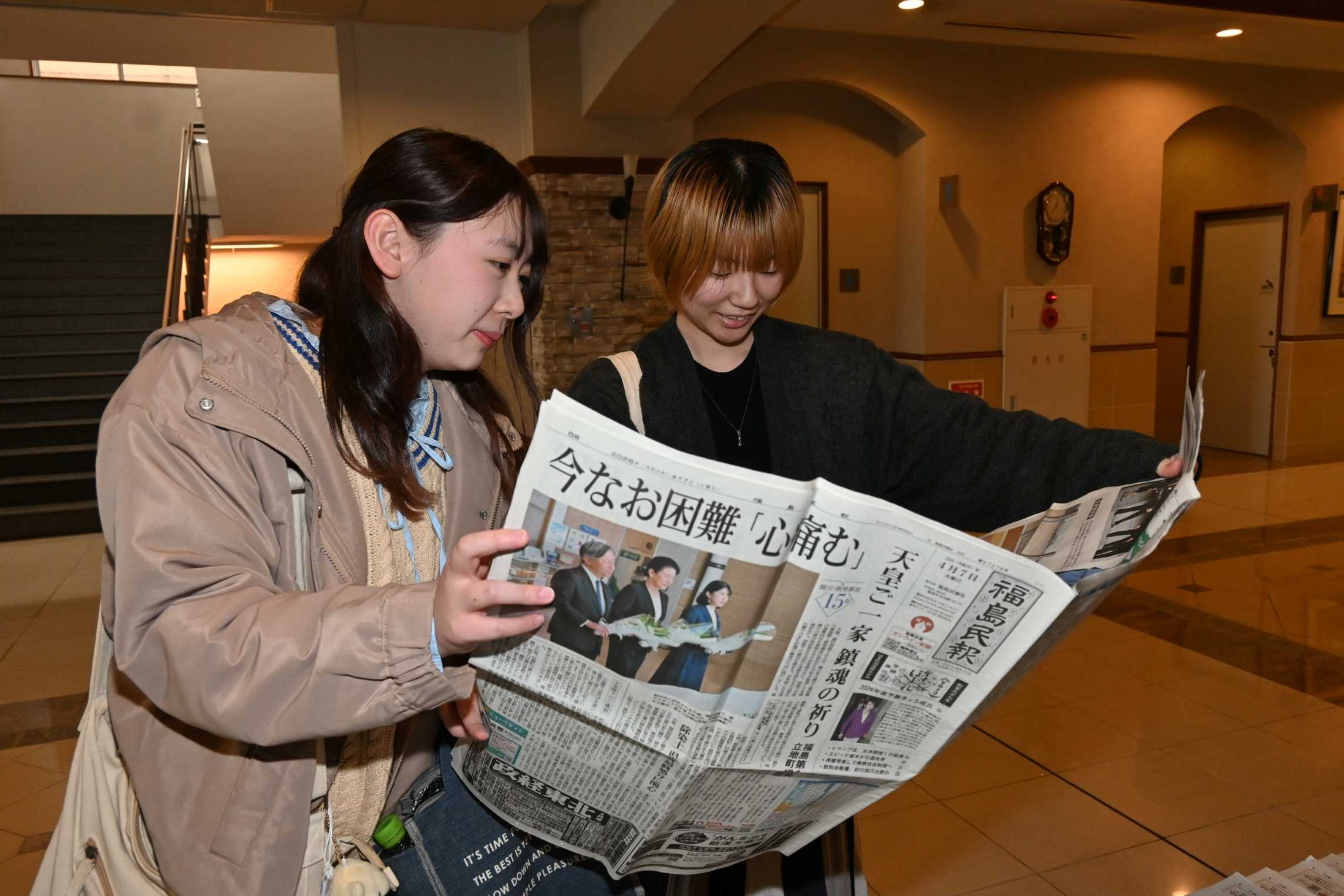 大学に新聞閲覧コーナー