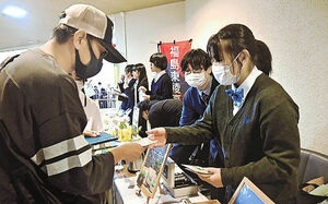 会津農林高と聖光学院高の生徒が福島で販売実習　ＡＫＢ４８イベントで