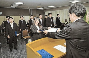 福島大の９月期卒業生２８人に学位記授与