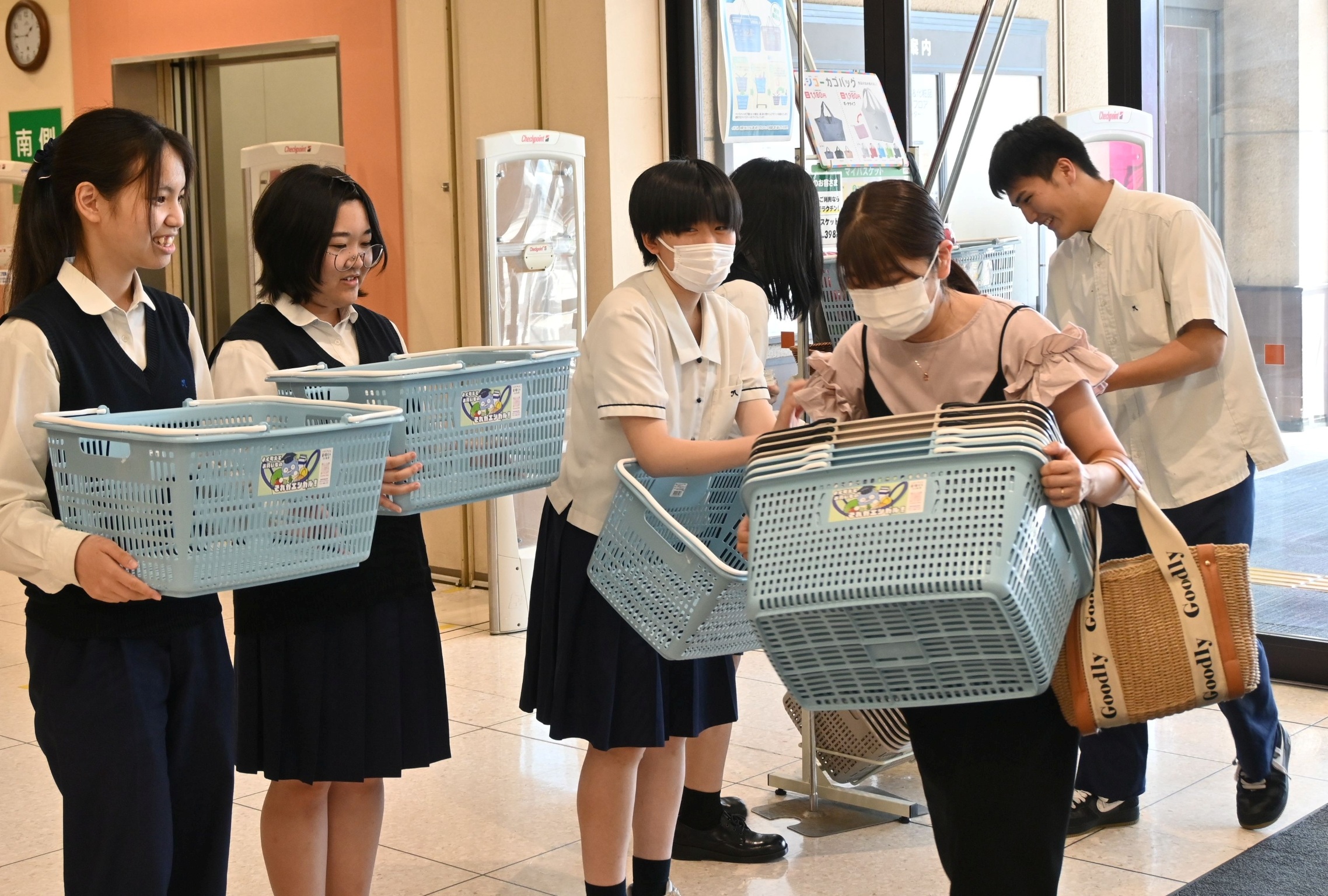 マイバスケット購入を　福島西高×イオン東北
