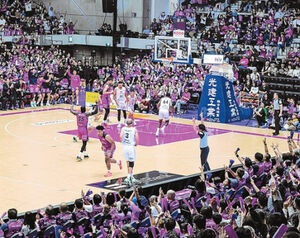 福島ファイヤーボンズ　地元ファン応援熱く　ホーム開幕戦に昨年上回る４６１２人