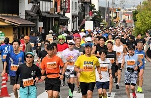 若松で鶴ケ城ハーフマラソン　秋の会津路走者集結