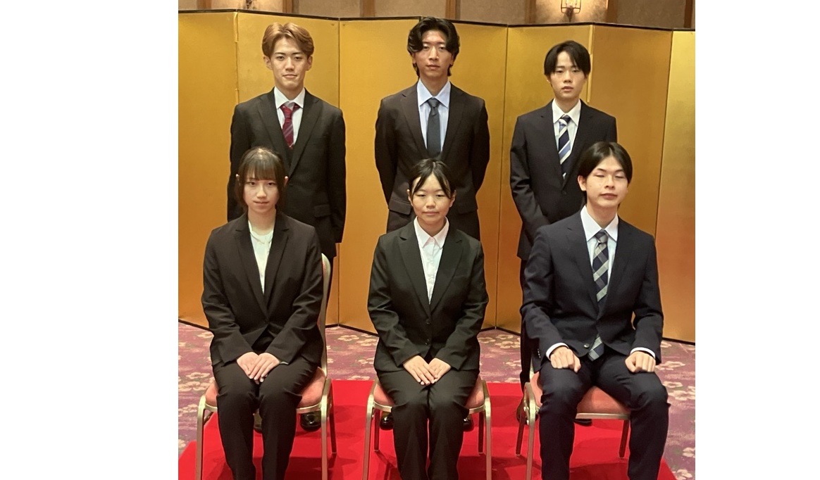奨学生７人に目録　民報教育福祉事業団が交付式　福島
