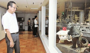 「最後のゴジラ立像」公開　造形家の故利光貞三氏遺作　須賀川特撮アーカイブセンター