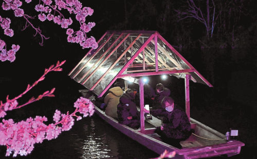 鶴ケ城でお堀を巡る和船体験