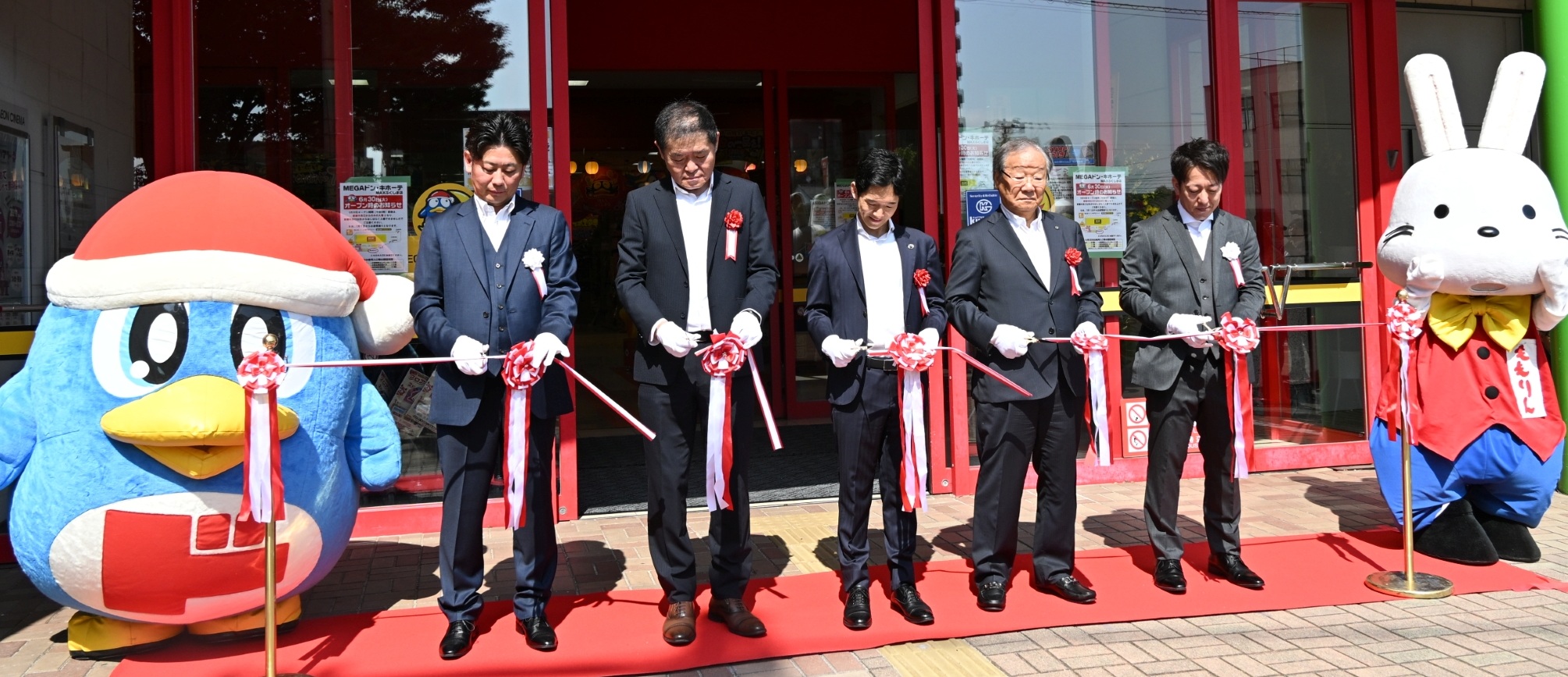 メガドンキ開店　お買い得商品に行列　「さらなる街の活性化に」