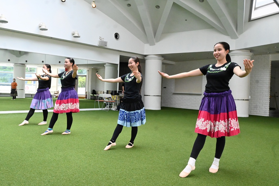 フラガール新人４人　レッスン開始！