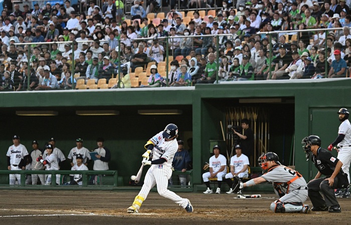 １２年ぶりプロの球音　いわきでヤクルト―巨人戦