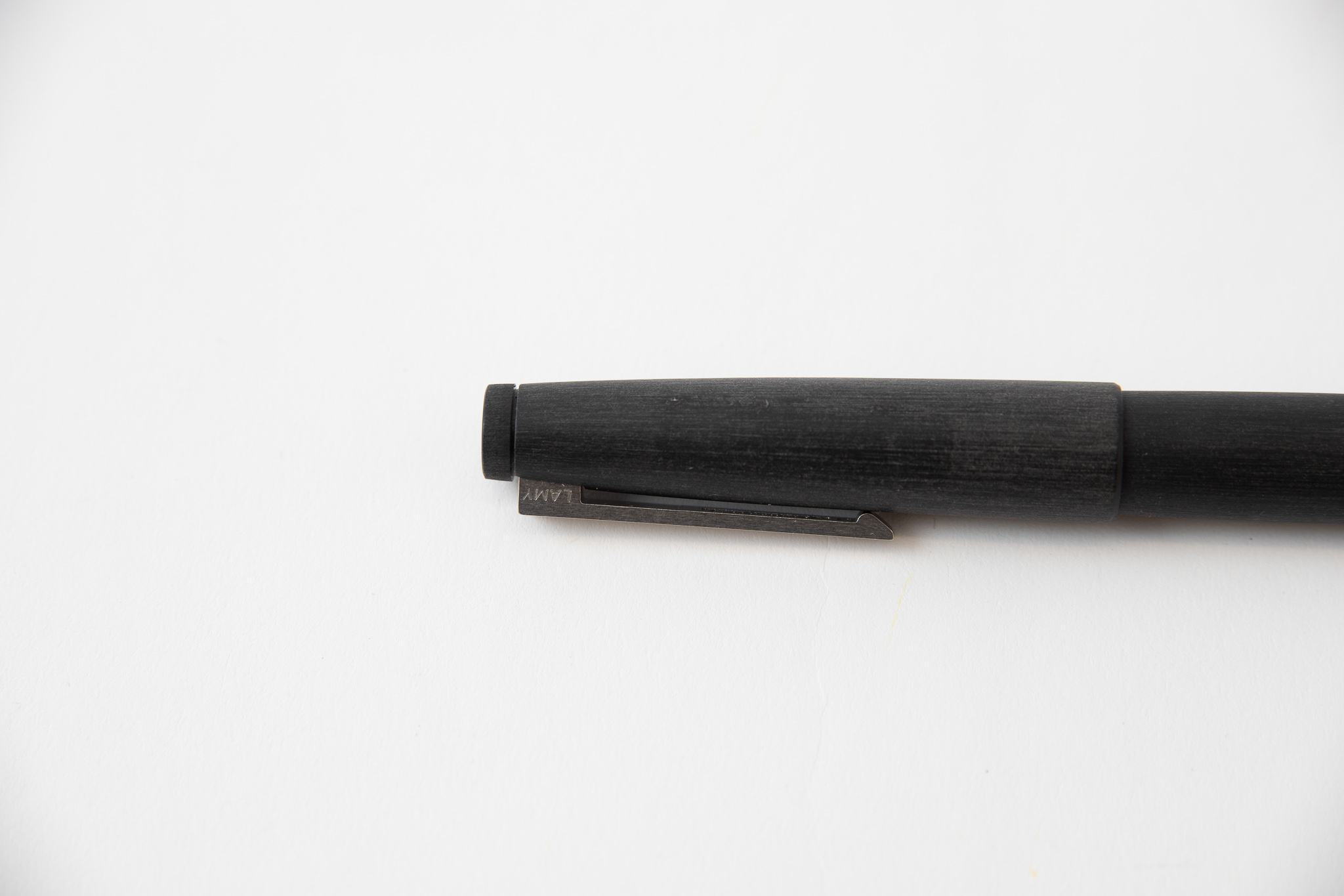 LAMY】 2000 L01 万年筆14金ペン先M（中字）プラチナ仕上げ | LAMY