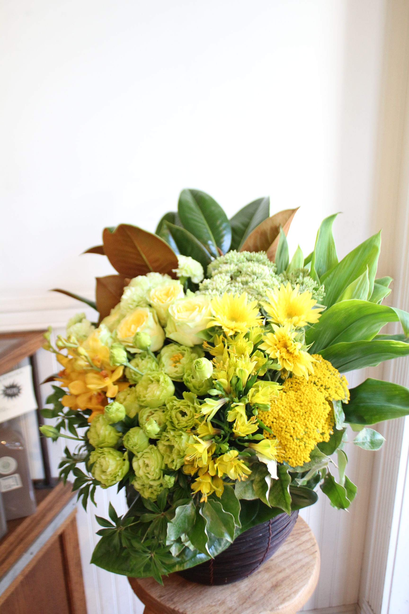 季節のフラワーアレンジメント】ボールラウンド15000 | BLOOM&STRIPES