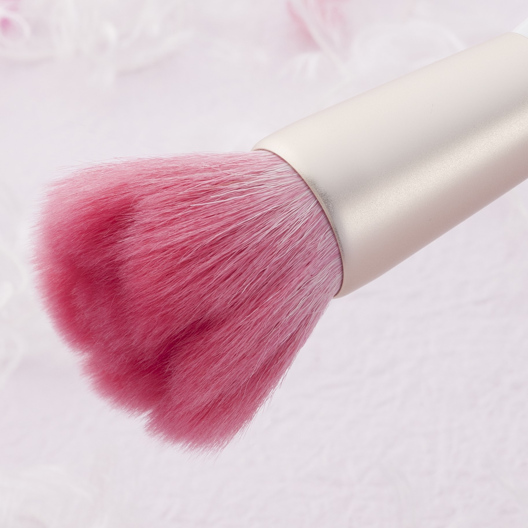 Rose】パウダーチークブラシ | BISYODO（ビショウドウ）のプレゼント