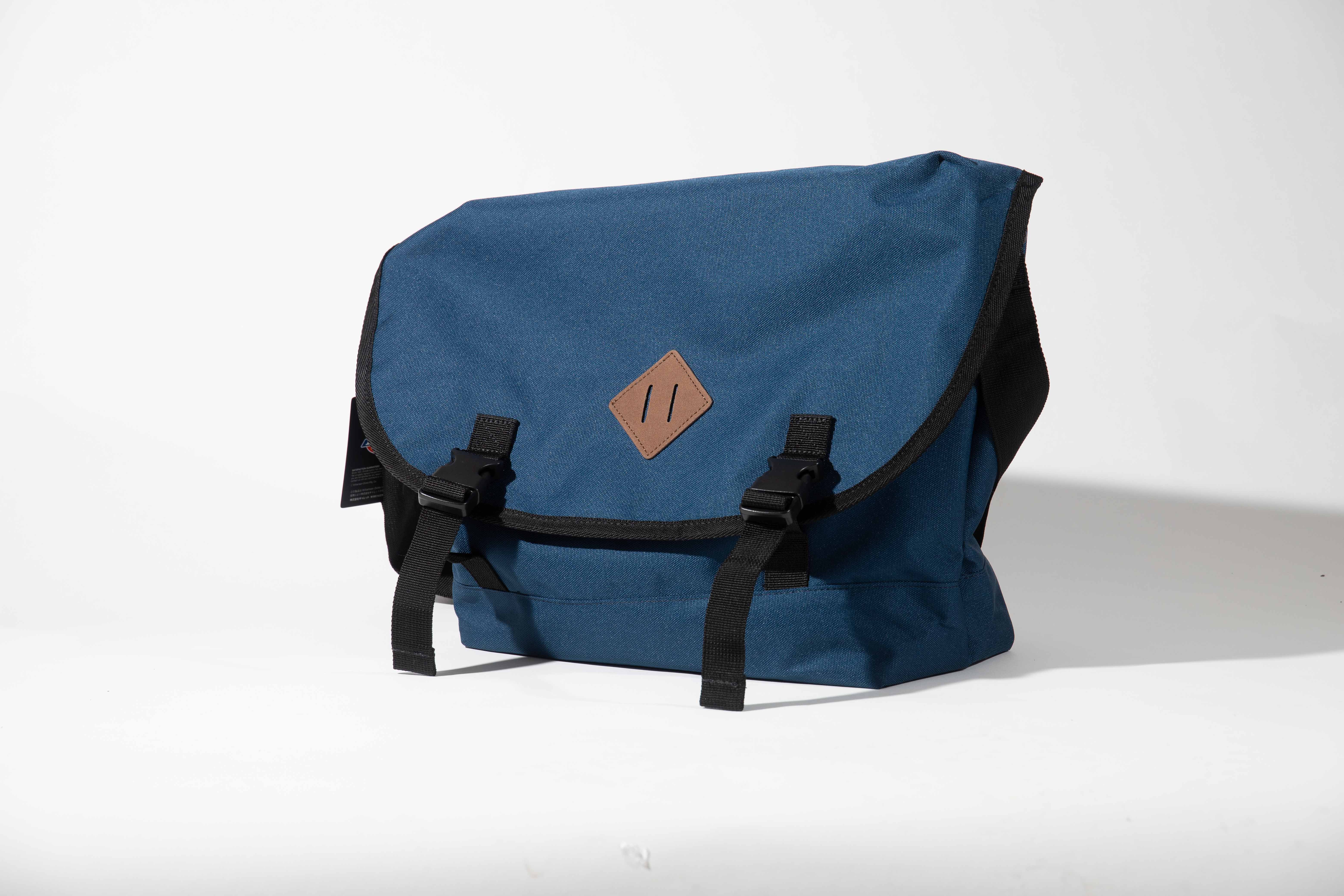 Dickies】メッセンジャーバッグ 肩掛け バックル付 | Dickies