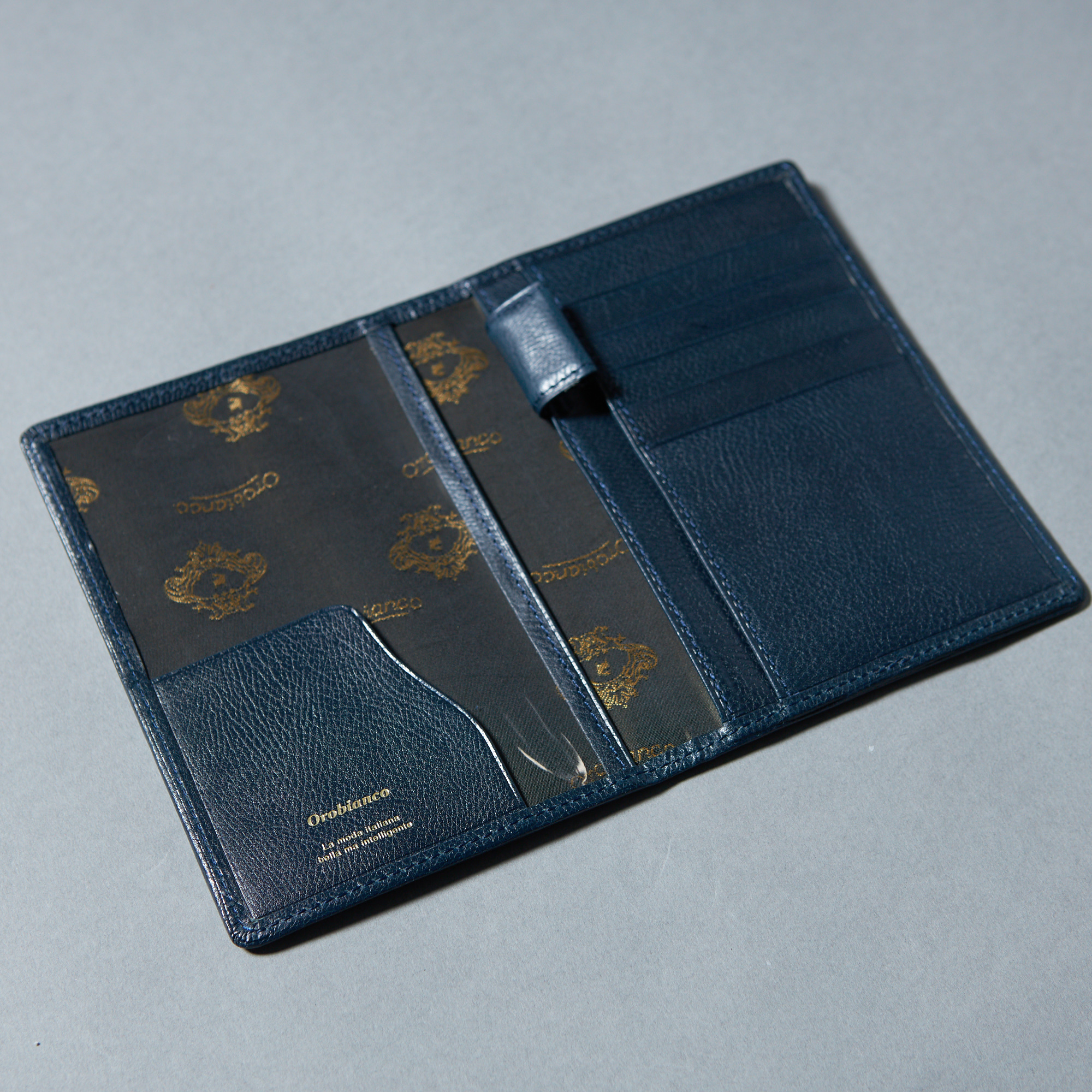 【オロビアンコ】 パスポートケース パスポートケース | Orobianco（オロビアンコ）のプレゼント
