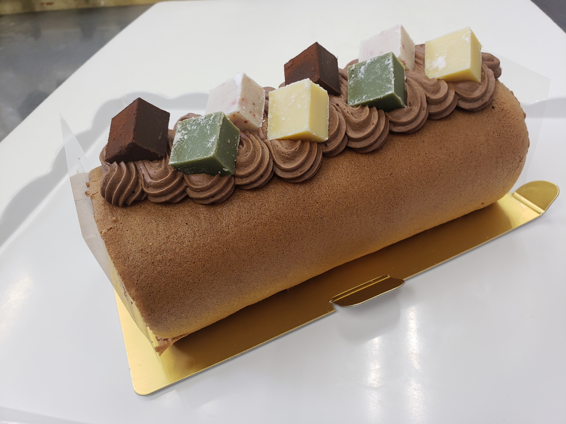 ガナッシュロールケーキ トロワショコラ チョコレート 人気 京都 逸品 織 贅沢 西陣の新星スイーツ店 ショコラ 有名 チョコ 生クリーム 話題 ガナッシュロールケーキ トロワショコラ チョコレート 人気 京都 逸品 織 贅沢 西陣の新星スイーツ店 ショコラ 有名 チョコ 生クリーム 話題