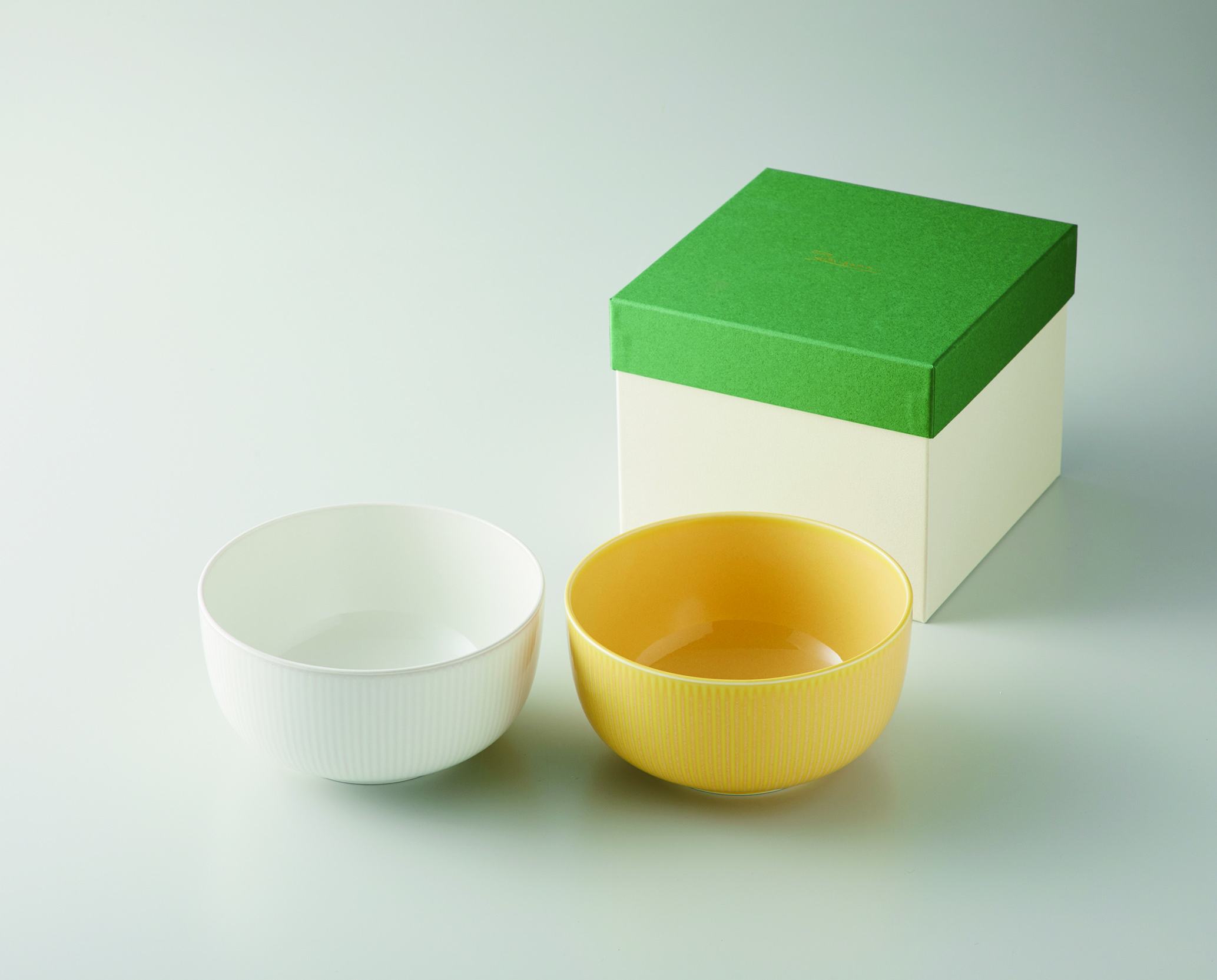 bebe様専用皿２枚セット、どんぶり二つ - sunelmusician.com