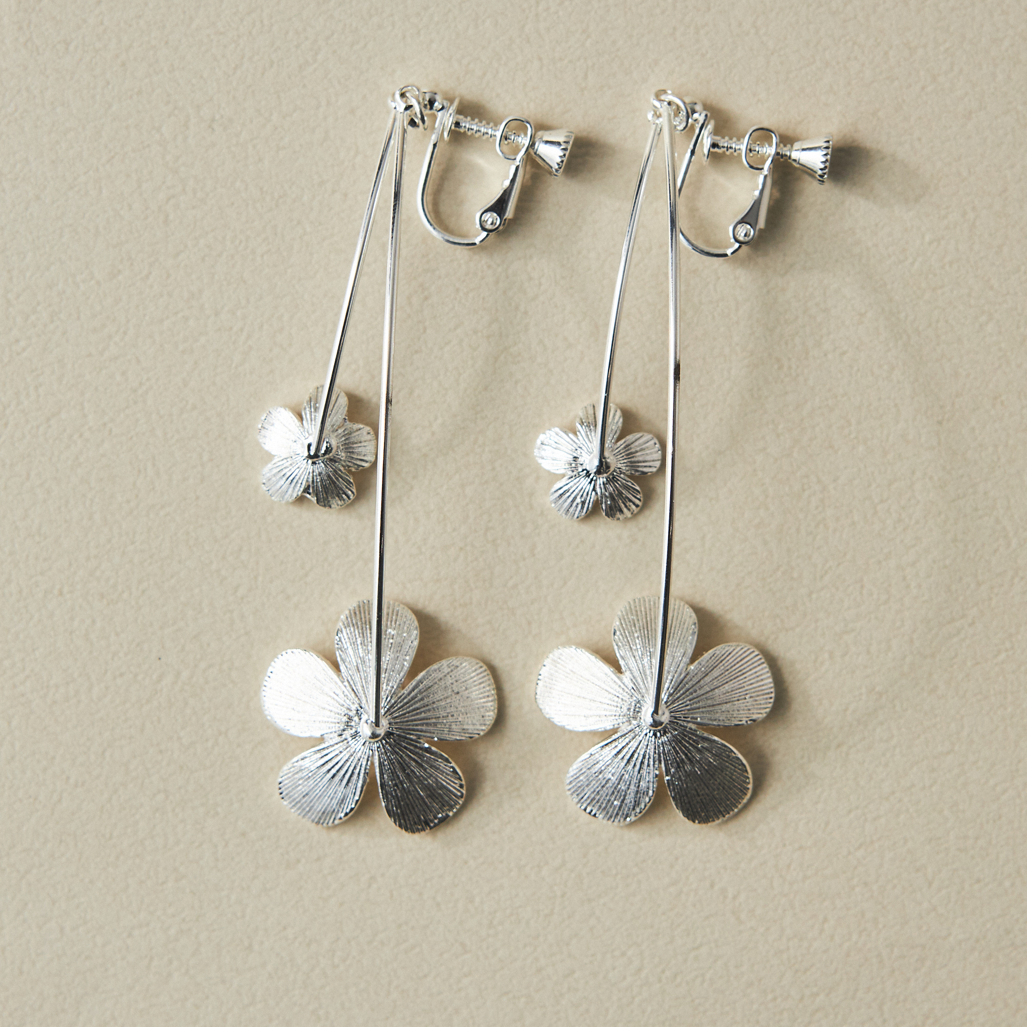 Combi plated flower ピアス／イヤリング | zoule（ゾーラ）の