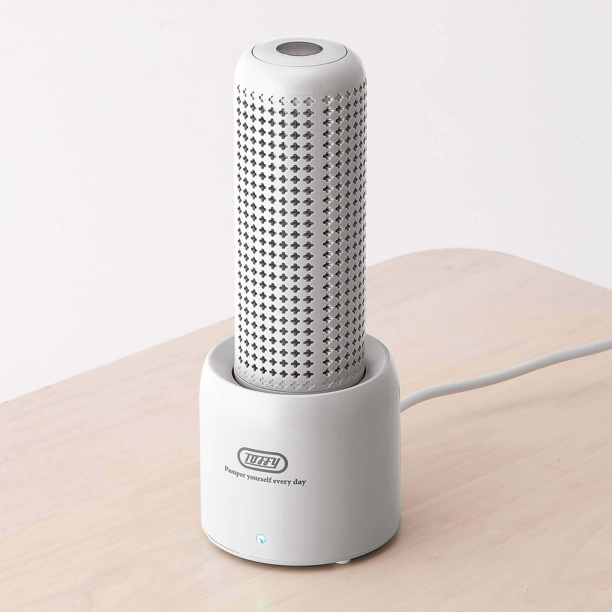 どこでも使える便利サイズ♥️コンパクト除湿機二個セット どこでも使える便利サイズ♥️コンパクト除湿機二個セット どこでも