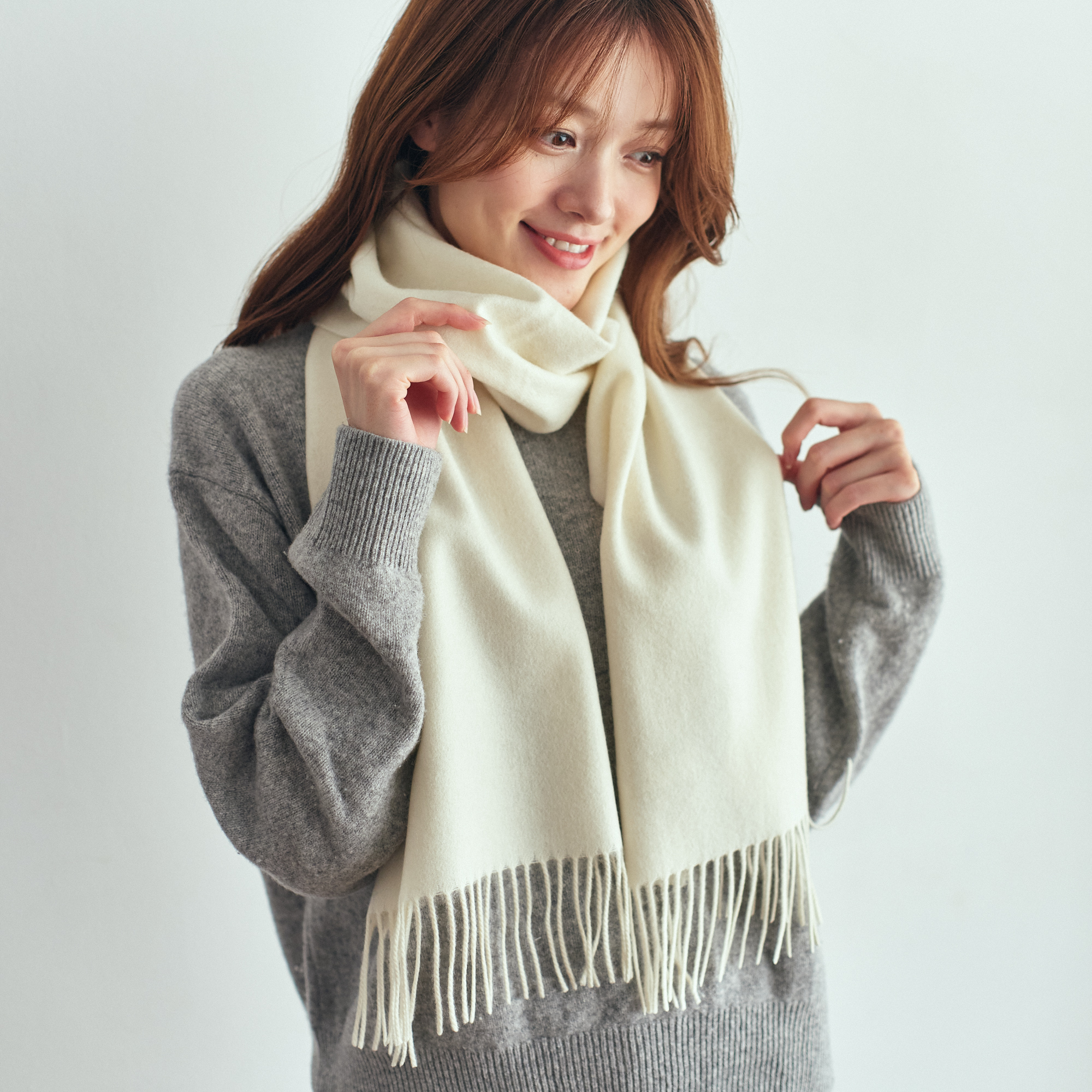 TOMORROW LANDベージュ ニットマフラーと手袋セットカシミヤ100% TOMORROW LANDベージュ ニットマフラーと手袋セットカシミヤ100%