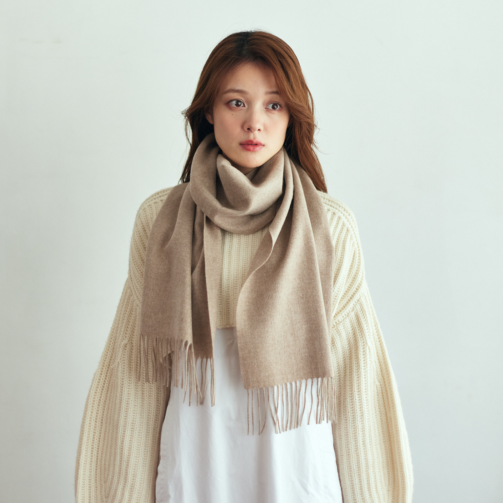 TOMORROW LANDベージュ ニットマフラーと手袋セットカシミヤ100% TOMORROW LANDベージュ ニットマフラーと手袋セットカシミヤ100