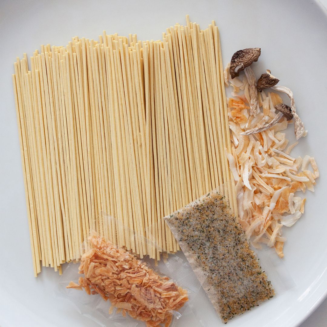 パスタ様　ラーメン様　おまとめ出品　専用 厚切り豚・背脂・麺300gのG系！】ニンニク豚醤油ラーメン【小】1