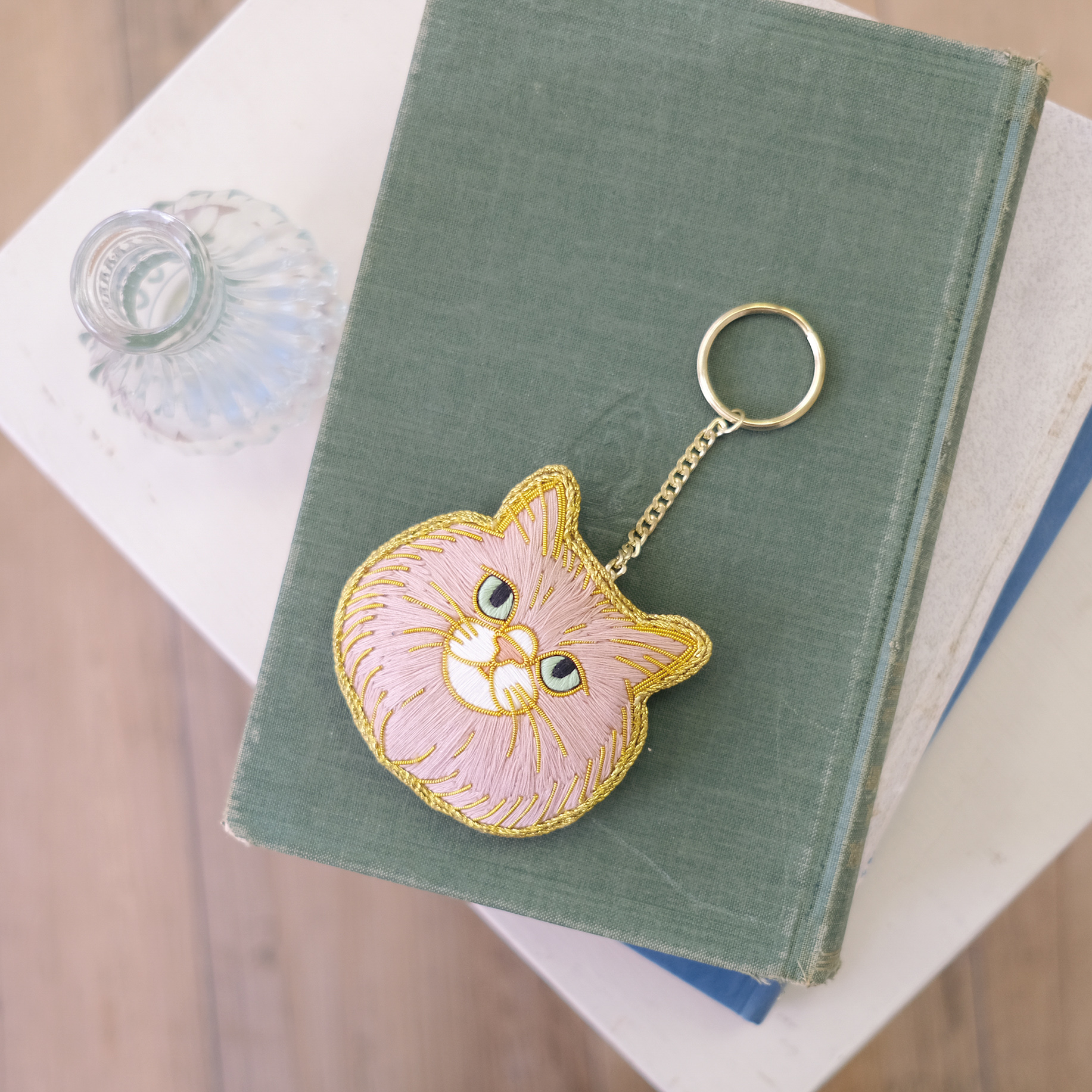 ニャトリエ 刺繍キーホルダー | KISHIMA（キシマ）のプレゼント