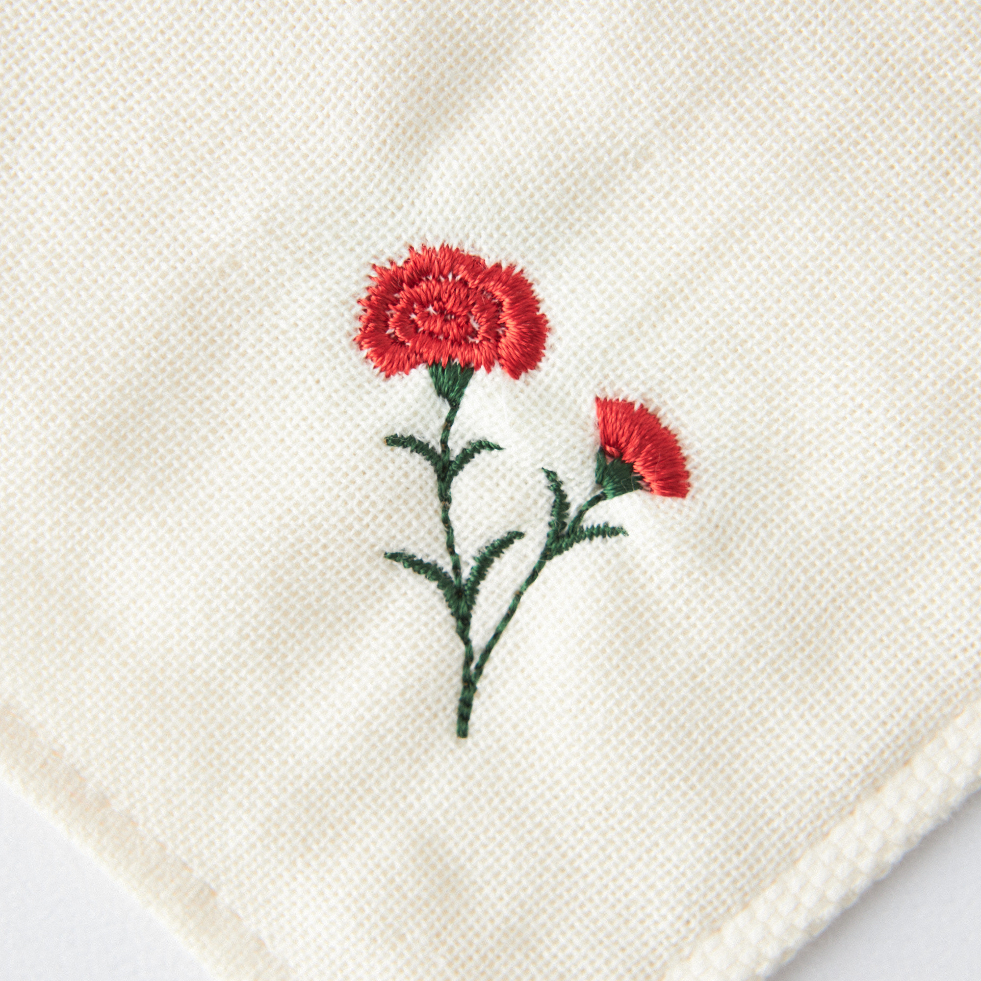 母の日ボックス＋カーネーション〉ベース下地と選べるお花の刺繍