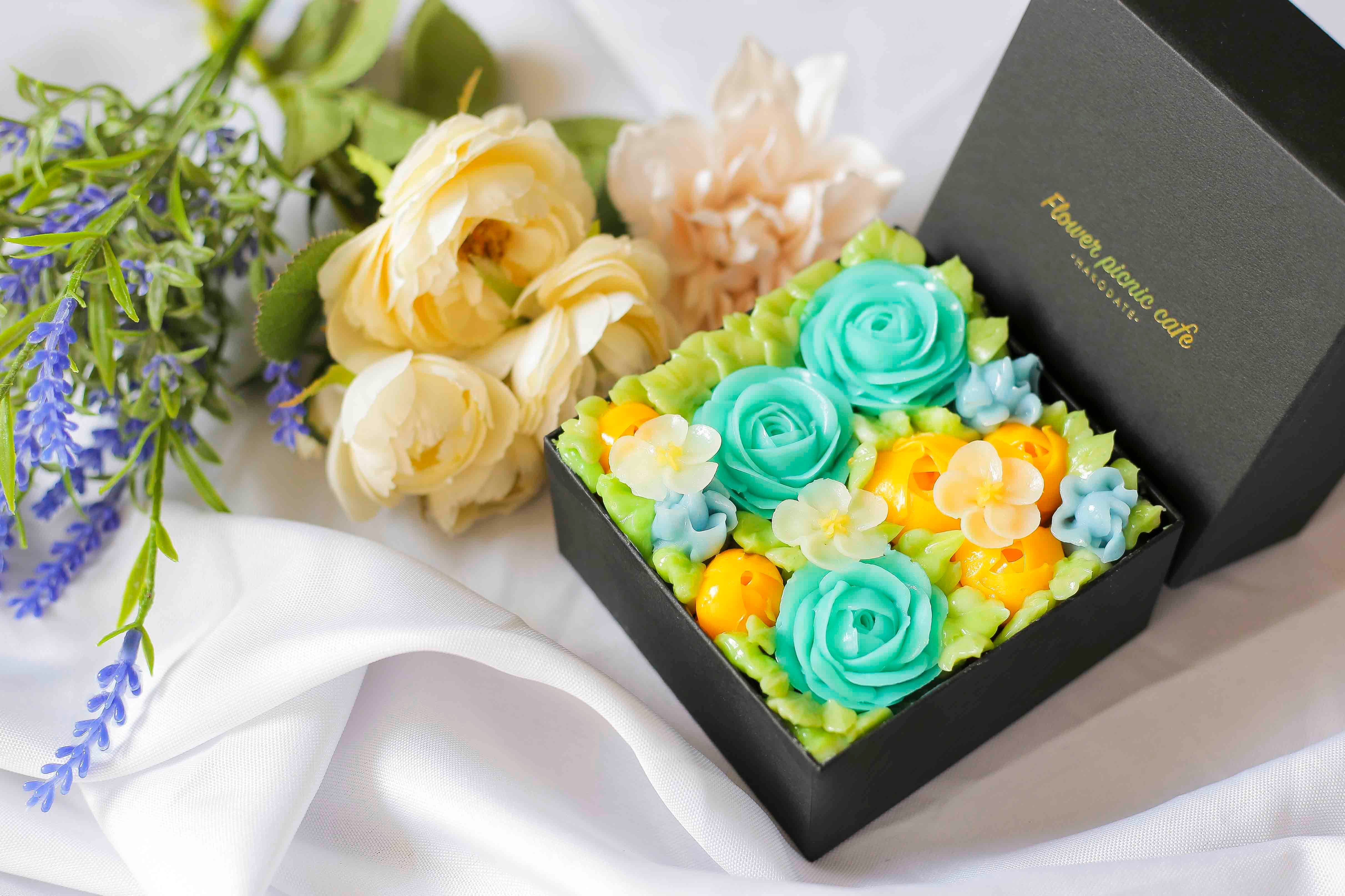 食べられるお花 ミニ ボックスフラワーケーキ Flower Picnic Cafe Hakodate フラワーピクニックカフェ ハコダテ のプレゼント ギフト通販 Tanp タンプ