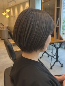 ミディアム・ミディアムヘアのカット・レングスのヘアカタログ・ヘアスタイル・髪型のイメージ・テイスト画像