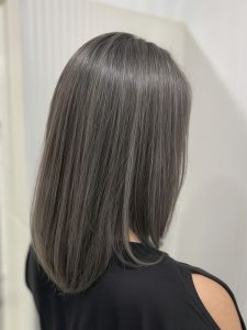 ミディアム・ミディアムヘアのカット・レングスのヘアカタログ・ヘアスタイル・髪型のイメージ・テイスト画像