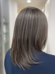 ミディアム・ミディアムヘアのカット・レングスのヘアカタログ・ヘアスタイル・髪型のイメージ・テイスト画像