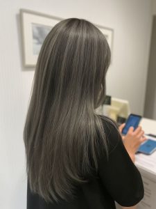 ミディアム・ミディアムヘアのカット・レングスのヘアカタログ・ヘアスタイル・髪型のイメージ・テイスト画像