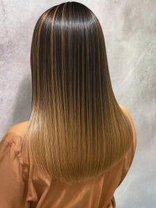 ロングのスタイルのヘアカタログ・ヘアスタイル・髪型のイメージ・テイスト画像