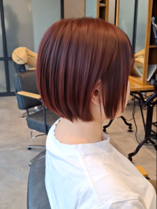 ミディアム・ミディアムヘアのカット・レングスのヘアカタログ・ヘアスタイル・髪型のイメージ・テイスト画像