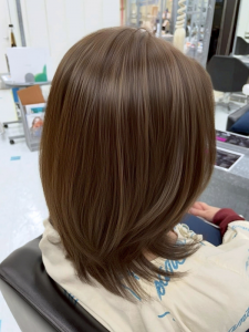 ミディアム・ミディアムヘアのカット・レングスのヘアカタログ・ヘアスタイル・髪型のイメージ・テイスト画像